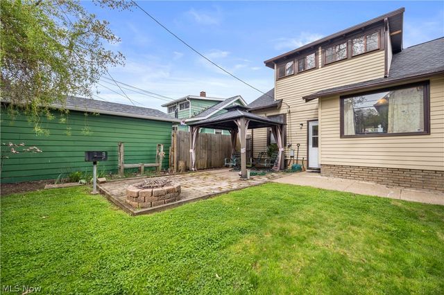 2212 Olive Avenue, Lakewood, OH 44107