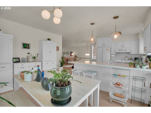 14970 Ne ROSE Pkwy, Portland, OR 97230