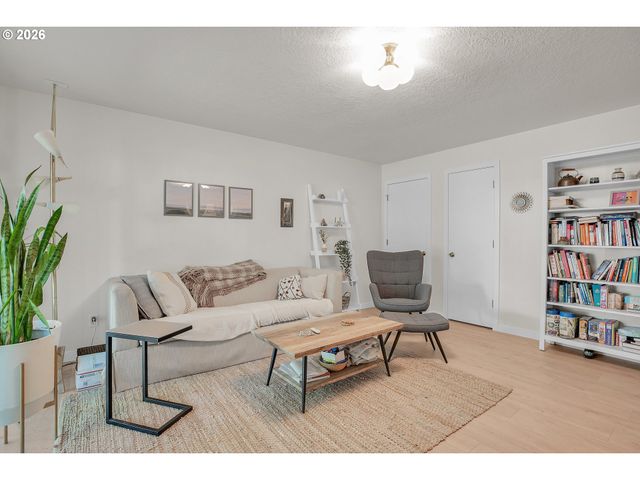 14970 Ne ROSE Pkwy, Portland, OR 97230
