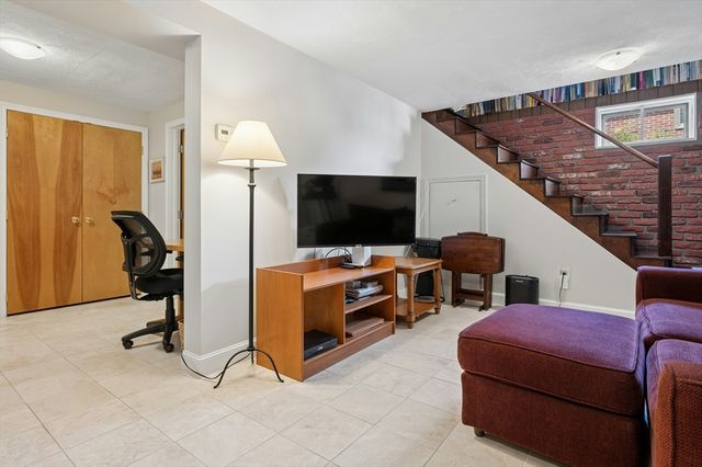 38 Albemarle Ave, Lexington, MA 02420