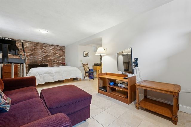 38 Albemarle Ave, Lexington, MA 02420
