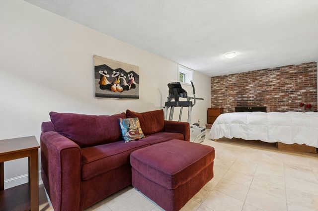 38 Albemarle Ave, Lexington, MA 02420