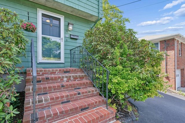 38 Albemarle Ave, Lexington, MA 02420