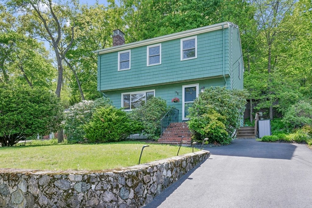 38 Albemarle Ave, Lexington, MA 02420