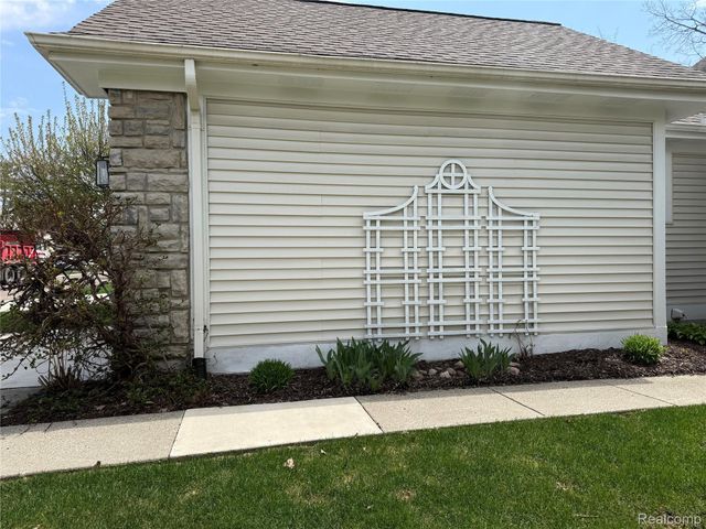 6573 Summit Ridge Court, Independence Charter Township, MI 48346