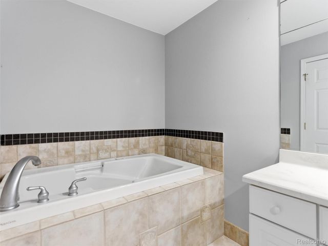 6573 Summit Ridge Court, Independence Charter Township, MI 48346