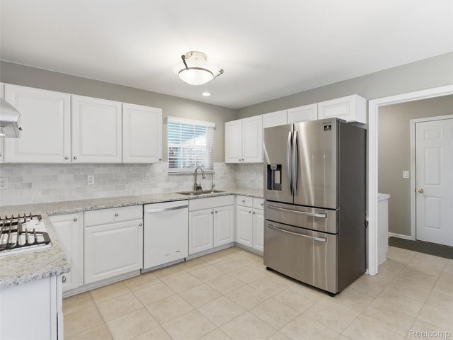 6573 Summit Ridge Court, Independence Charter Township, MI 48346