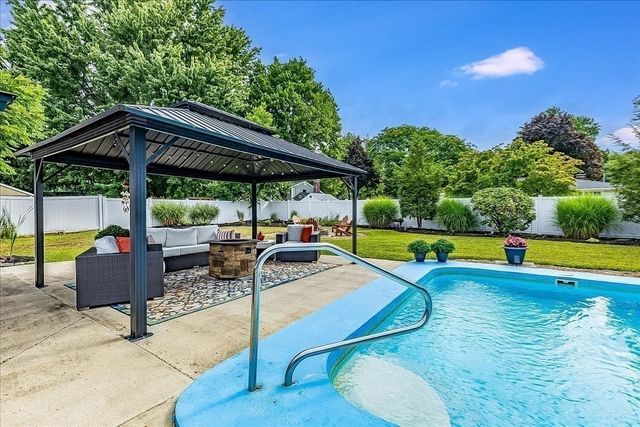 9 Algonquin Road, Danvers, MA 01923