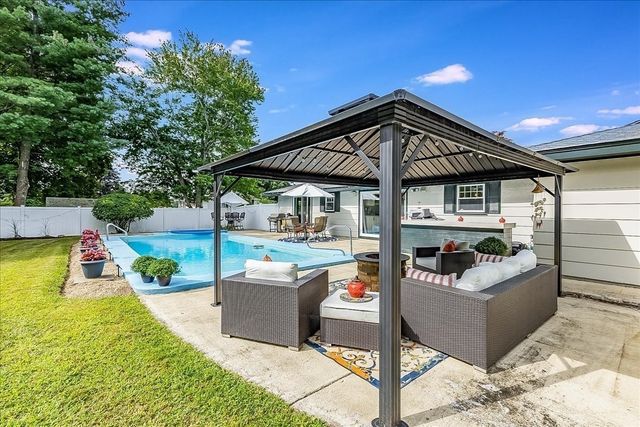 9 Algonquin Road, Danvers, MA 01923