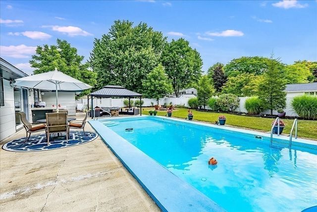 9 Algonquin Road, Danvers, MA 01923