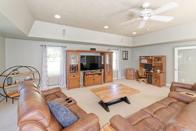 6 Chamberlain Road, Uxbridge, MA 01569