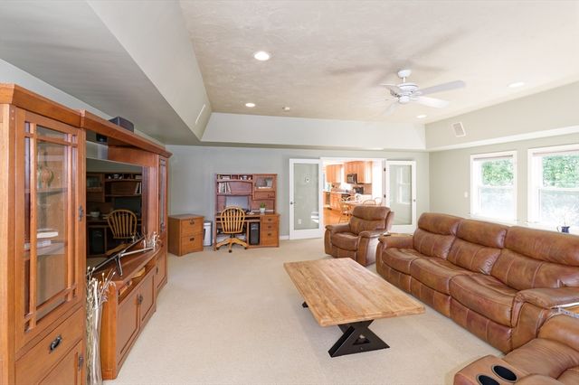 6 Chamberlain Road, Uxbridge, MA 01569