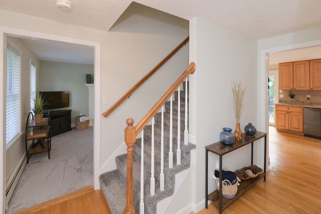 6 Chamberlain Road, Uxbridge, MA 01569