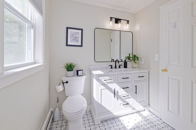 6 Chamberlain Road, Uxbridge, MA 01569