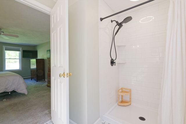 6 Chamberlain Road, Uxbridge, MA 01569