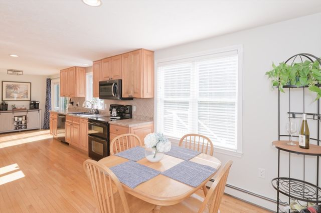 6 Chamberlain Road, Uxbridge, MA 01569