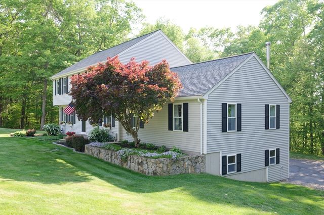 6 Chamberlain Road, Uxbridge, MA 01569