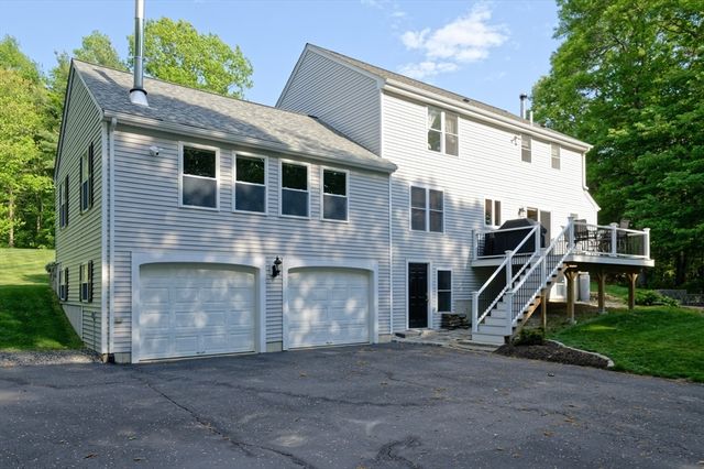 6 Chamberlain Road, Uxbridge, MA 01569