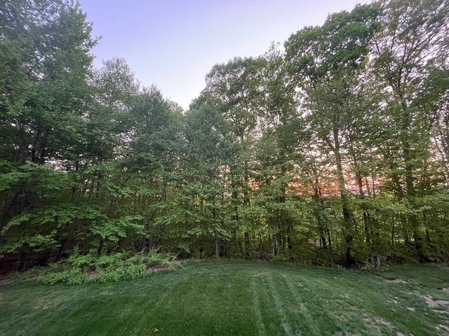 6 Chamberlain Road, Uxbridge, MA 01569
