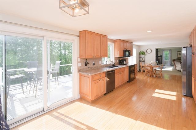 6 Chamberlain Road, Uxbridge, MA 01569