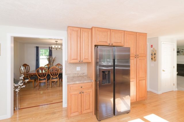6 Chamberlain Road, Uxbridge, MA 01569