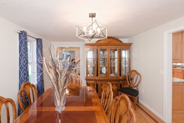 6 Chamberlain Road, Uxbridge, MA 01569