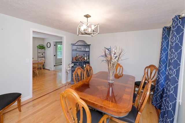 6 Chamberlain Road, Uxbridge, MA 01569