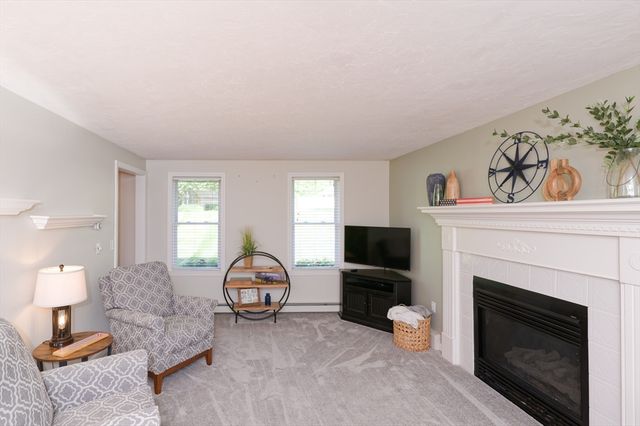 6 Chamberlain Road, Uxbridge, MA 01569