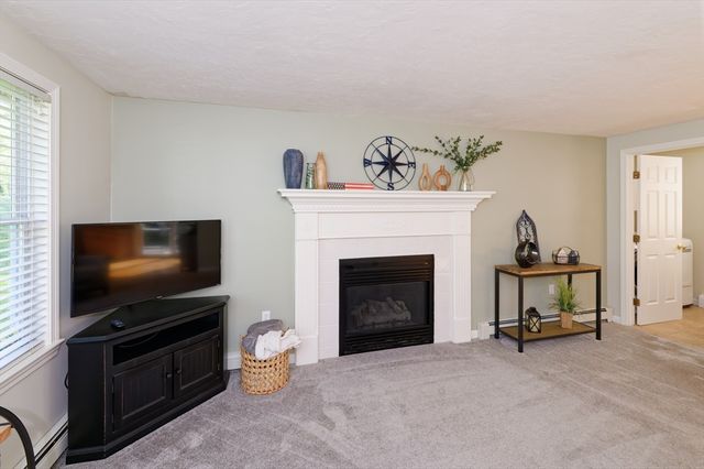 6 Chamberlain Road, Uxbridge, MA 01569