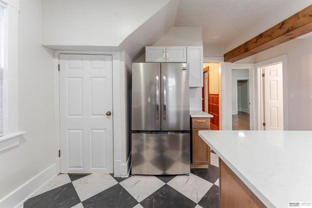 2870 Newport Avenue, Omaha, NE 68112