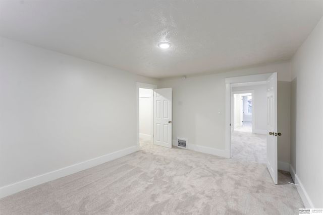 2870 Newport Avenue, Omaha, NE 68112