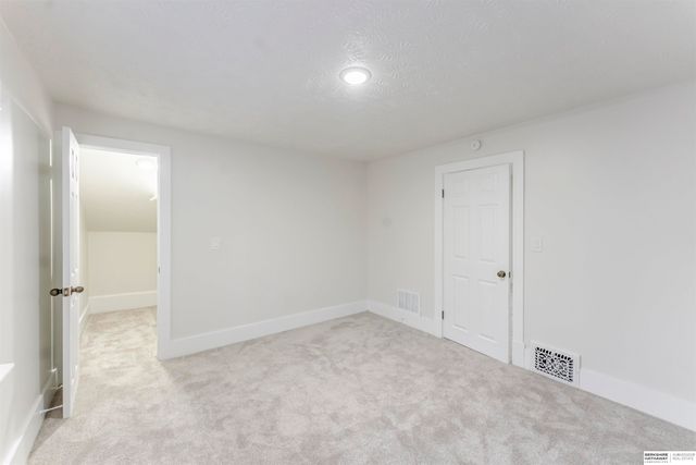 2870 Newport Avenue, Omaha, NE 68112