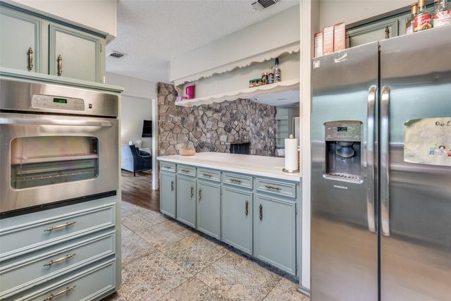 2120 Valleydale Drive, Arlington, TX 76013