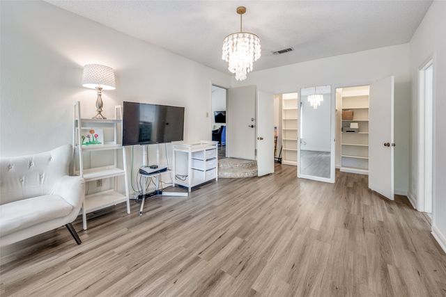 2120 Valleydale Drive, Arlington, TX 76013