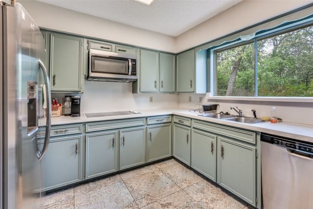 2120 Valleydale Drive, Arlington, TX 76013