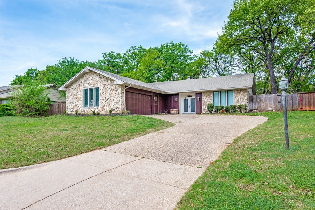 2120 Valleydale Drive, Arlington, TX 76013