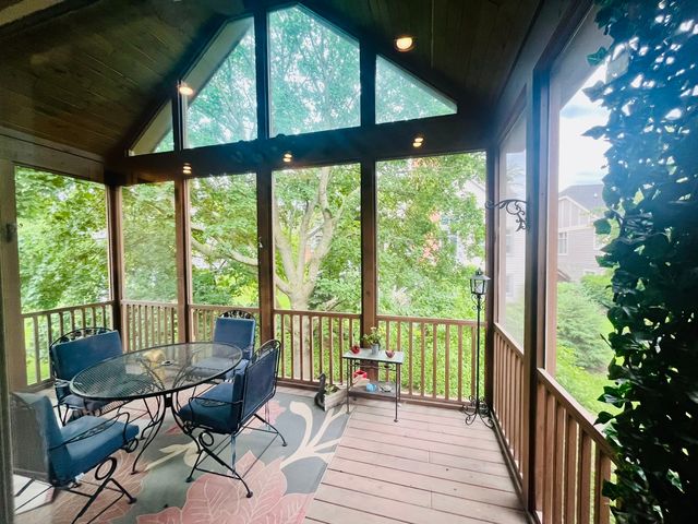 4 Greenbrier Court, Lake In The Hills, IL 60156