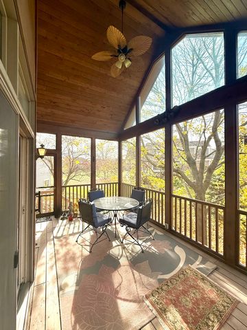 4 Greenbrier Court, Lake In The Hills, IL 60156