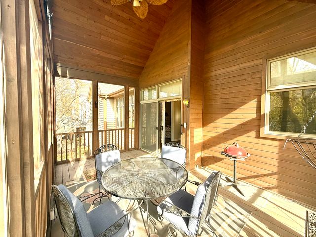 4 Greenbrier Court, Lake In The Hills, IL 60156