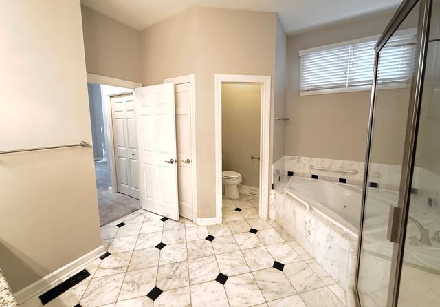 4 Greenbrier Court, Lake In The Hills, IL 60156