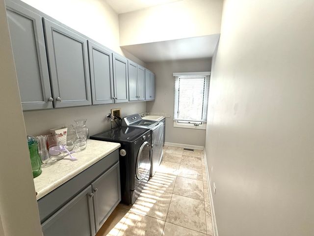 4 Greenbrier Court, Lake In The Hills, IL 60156