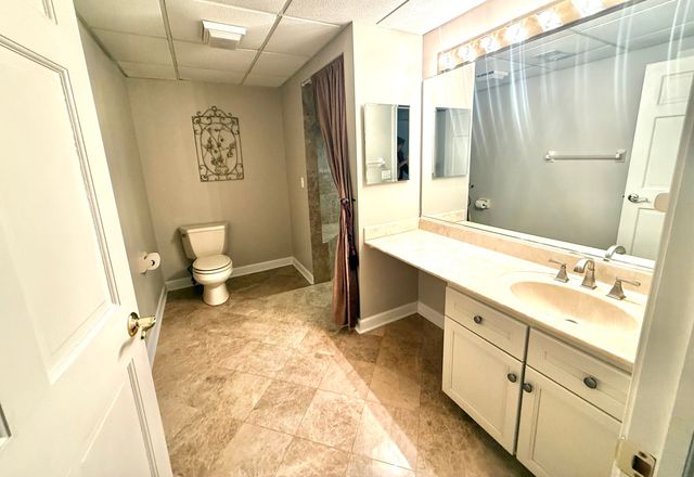 4 Greenbrier Court, Lake In The Hills, IL 60156