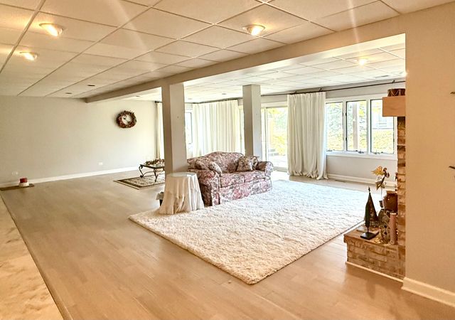 4 Greenbrier Court, Lake In The Hills, IL 60156