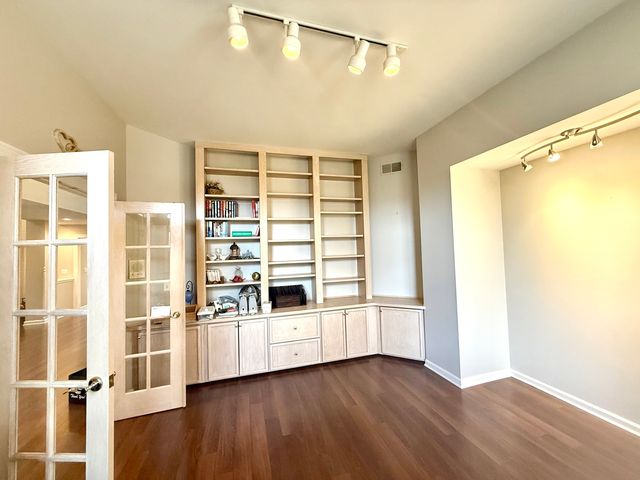 4 Greenbrier Court, Lake In The Hills, IL 60156