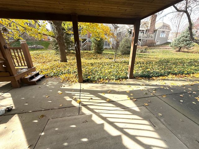 4 Greenbrier Court, Lake In The Hills, IL 60156