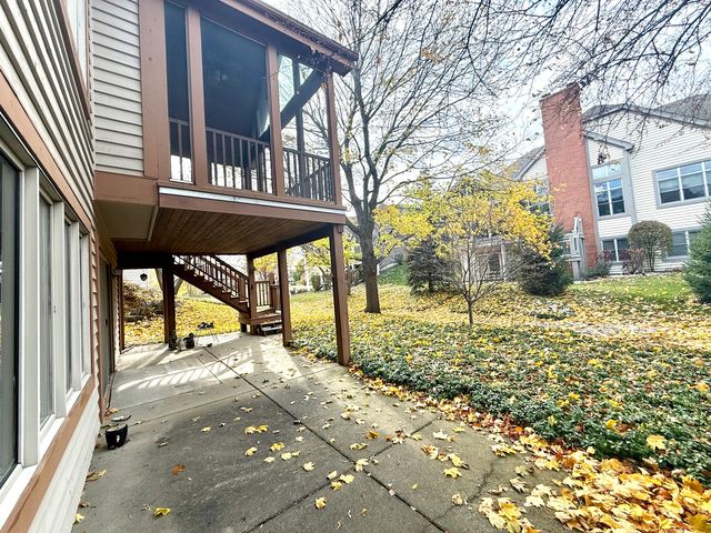 4 Greenbrier Court, Lake In The Hills, IL 60156