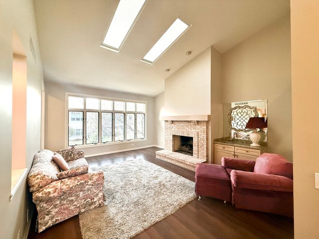 4 Greenbrier Court, Lake In The Hills, IL 60156