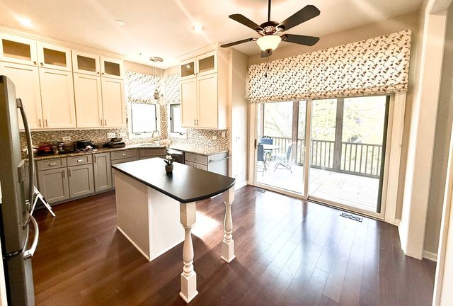 4 Greenbrier Court, Lake In The Hills, IL 60156