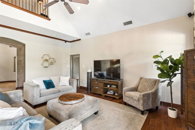 941 Thomas Crossing Drive, Fort Worth, TX 76028