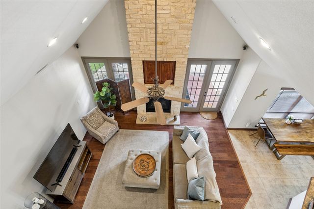 941 Thomas Crossing Drive, Fort Worth, TX 76028